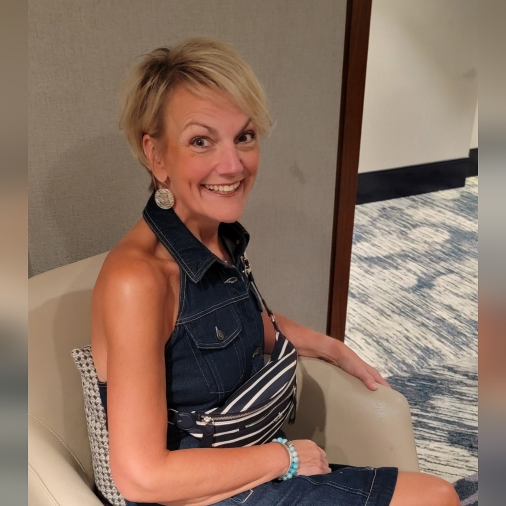 I am a new size so selling all of my clothing! Make me an offer!